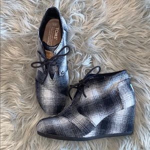 TOMS Wedges. Women’s size 6. Grey plaid